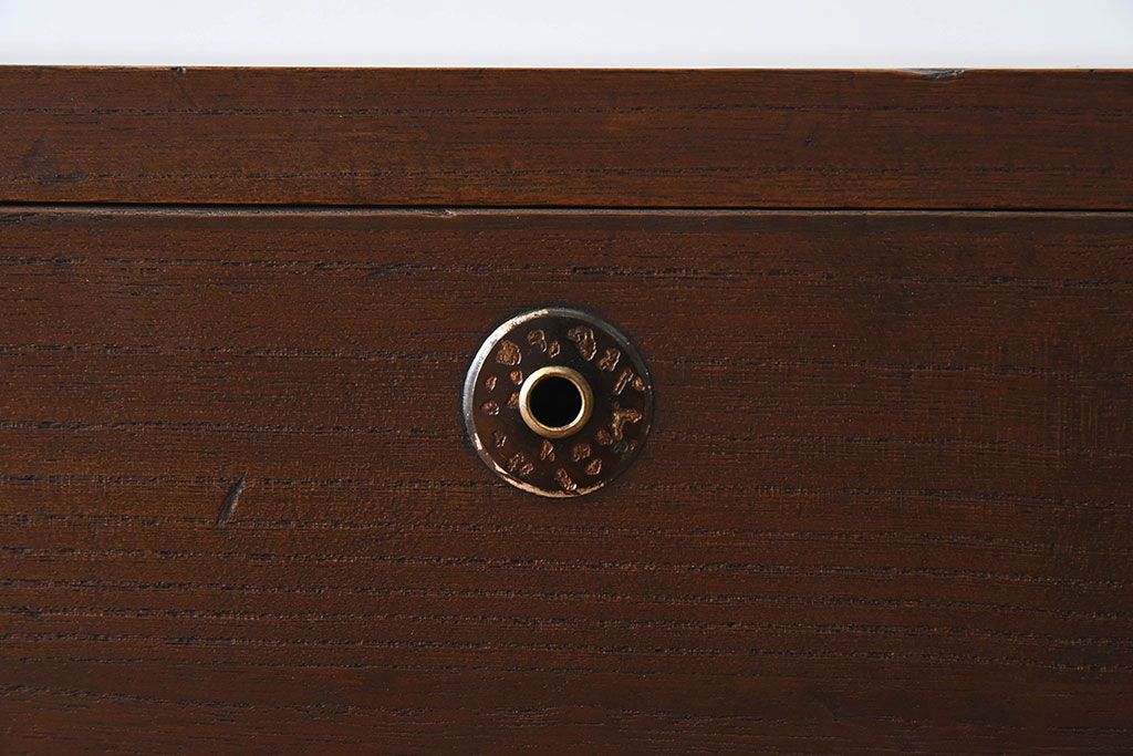 アンティーク家具　味のある古い桐材製の箪笥ローボード(衣装箪笥)