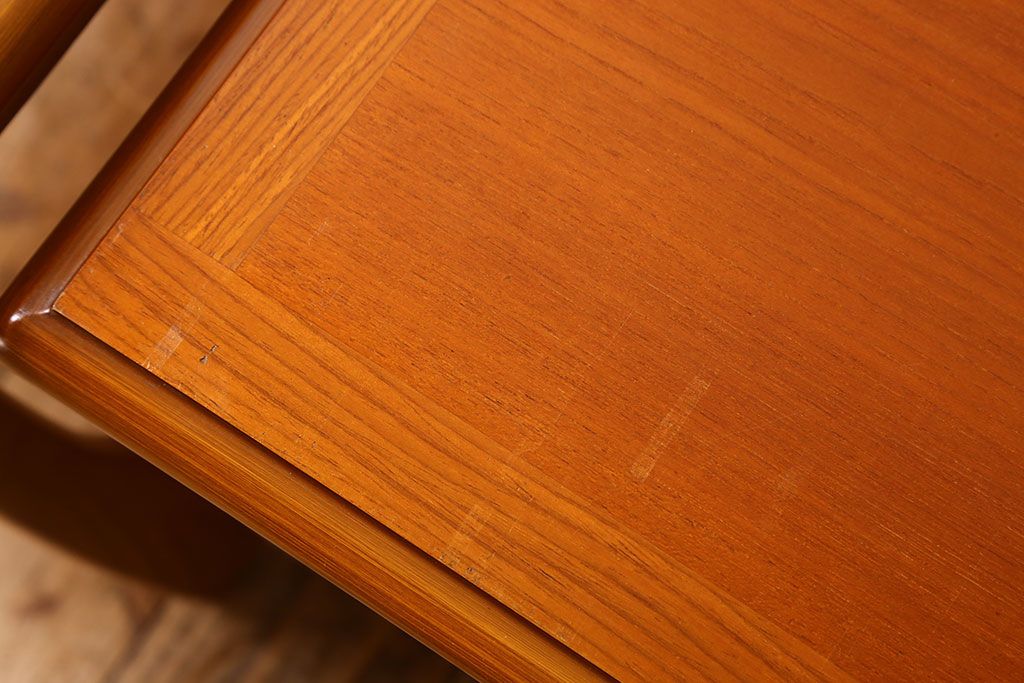 ヴィンテージ家具　 北欧ビンテージ　G-PLAN　チーク材・オーク材　お洒落なネストテーブル