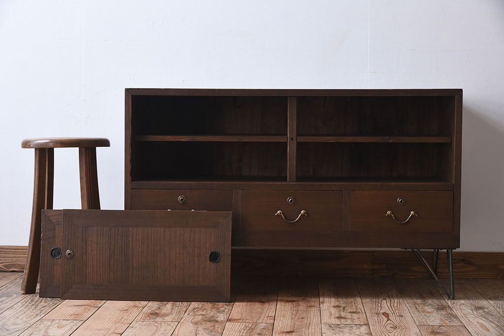 アンティーク家具　総桐材製!シンプルな鉄脚付きローボード