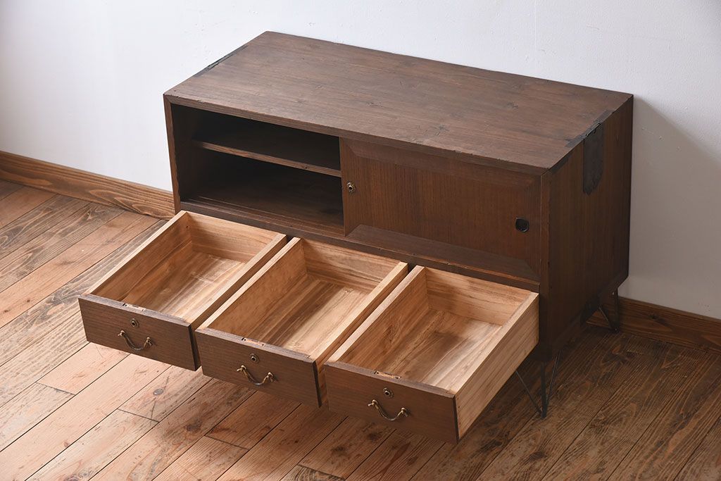 アンティーク家具　総桐材製!シンプルな鉄脚付きローボード