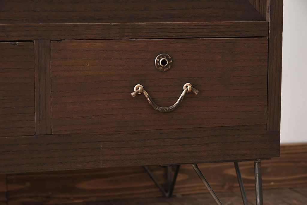 アンティーク家具　総桐材製!シンプルな鉄脚付きローボード