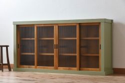 アンティーク家具　アンティークペイント　4枚引き戸　モールガラス戸のおしゃれなローボード