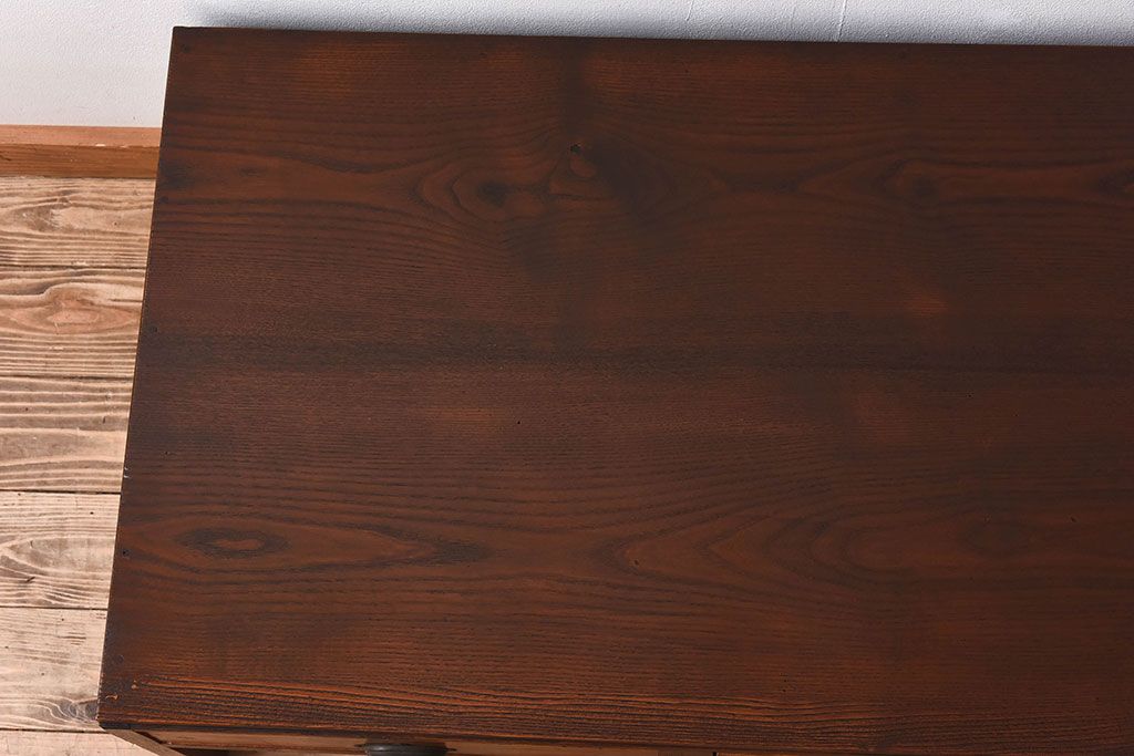 レトロ家具　栗材製　レトロな透かし彫り入りのアンティーク文机