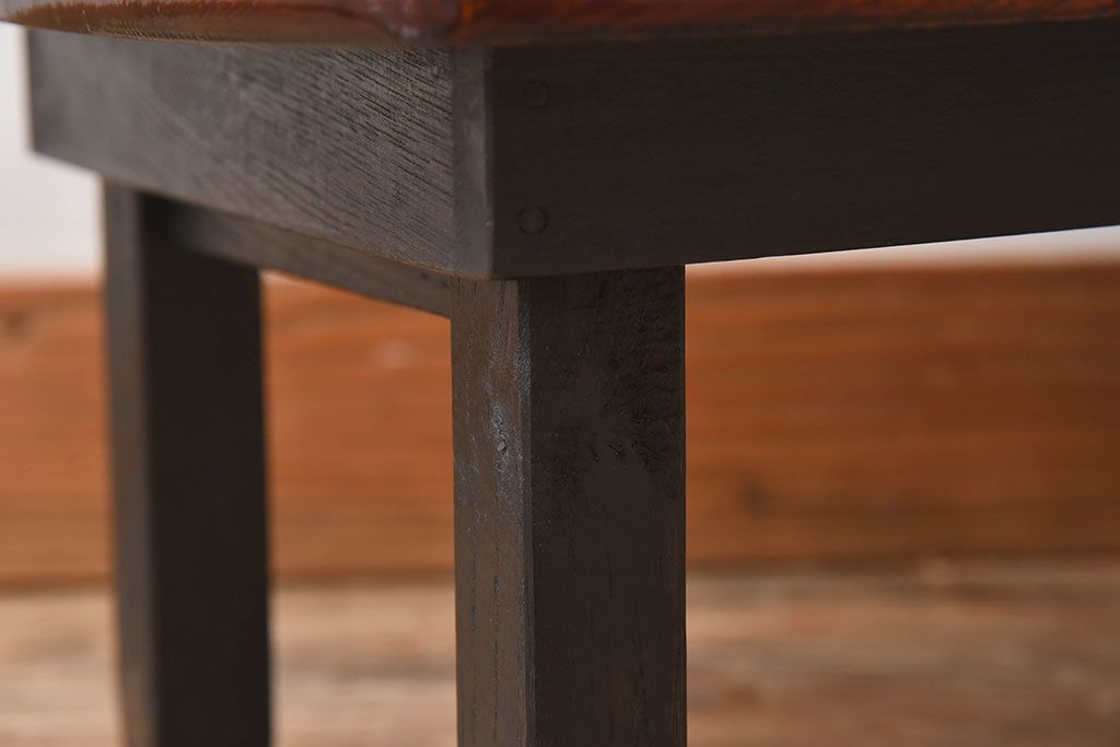 アンティーク家具　小振りなサイズ!栓材製　漆がきれいなアンティークちゃぶ台(飾り台)