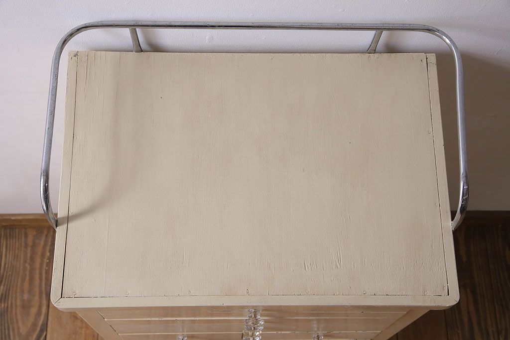 アンティーク家具　ガラスの取っ手のペイントデンタルキャビネット　ミストガラス