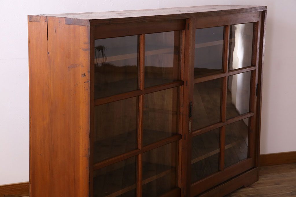 アンティーク家具 和製アンティーク 薄型 ガラス引き戸 古い木製の横型収納棚 | ラフジュ工房