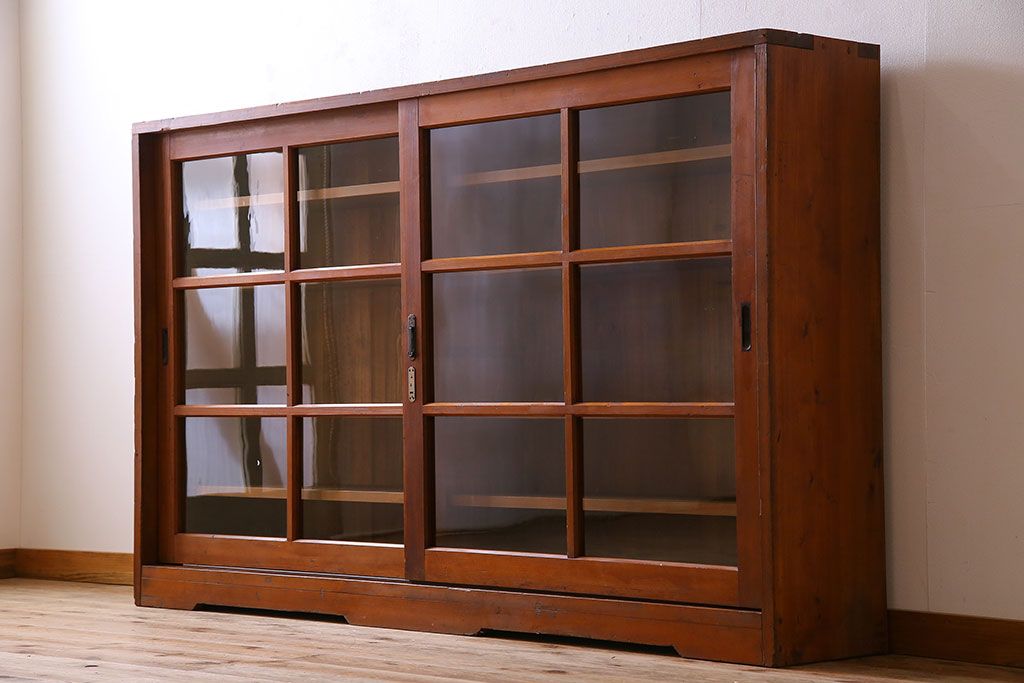 アンティーク家具 和製アンティーク 薄型 ガラス引き戸 古い木製の横型収納棚 | ラフジュ工房