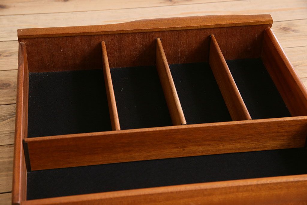 ヴィンテージ家具　北欧ビンテージ　マッキントッシュ製サイドボード
