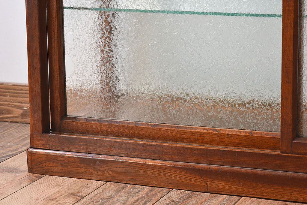 アンティーク家具　総欅材製　上手物の結霜ガラス入りアンティークガラスケース(ショーケース)
