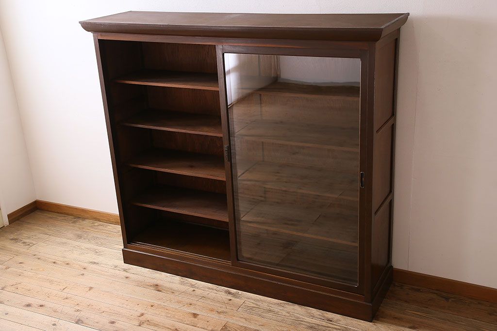 アンティーク家具 ナラ材製!ガラス引き戸の上品なアンティーク飾り棚(ディスプレイ棚) ラフジュ工房