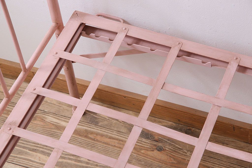 アンティーク家具　アンティークペイント　アイアンフレームの折り畳み式・リクライニング付きベッド