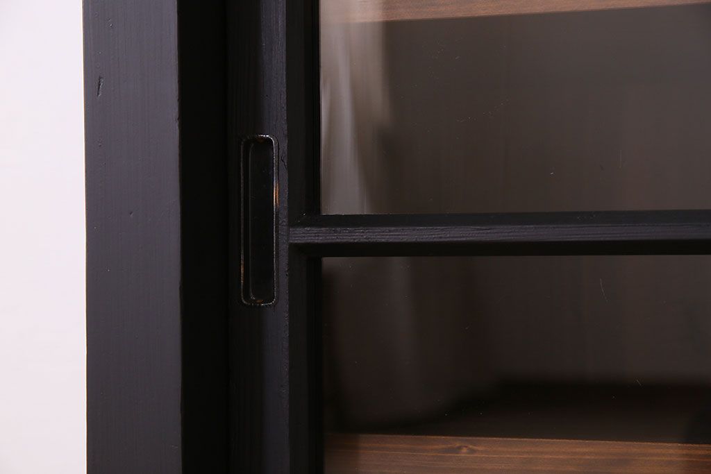 アンティーク家具　アンティーク　モダンなペイントガラス戸棚