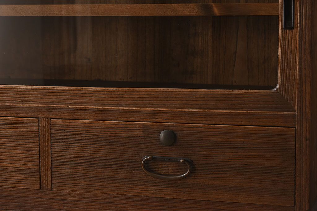 アンティーク家具　和製アンティーク　脚付のシンプルな時代箪笥ローボード