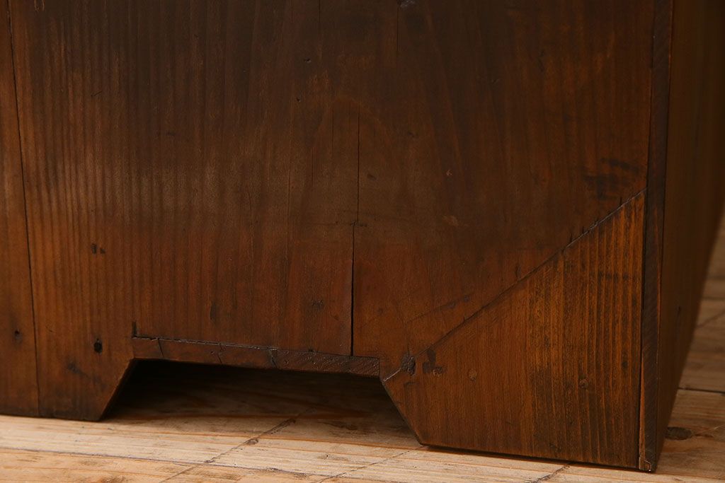 アンティーク家具　モールガラス入り!古い木製の小ぶりな収納棚(パタパタ戸棚)