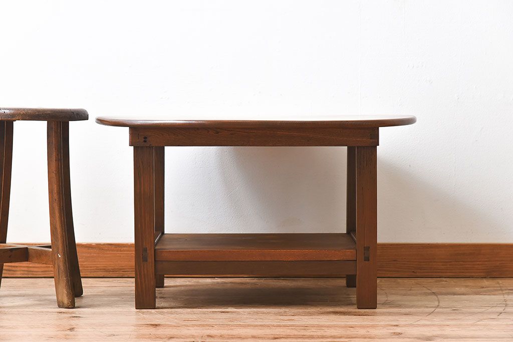 レトロ家具　昭和レトロ　シンプルなデザインの丸型アンティークカフェテーブル