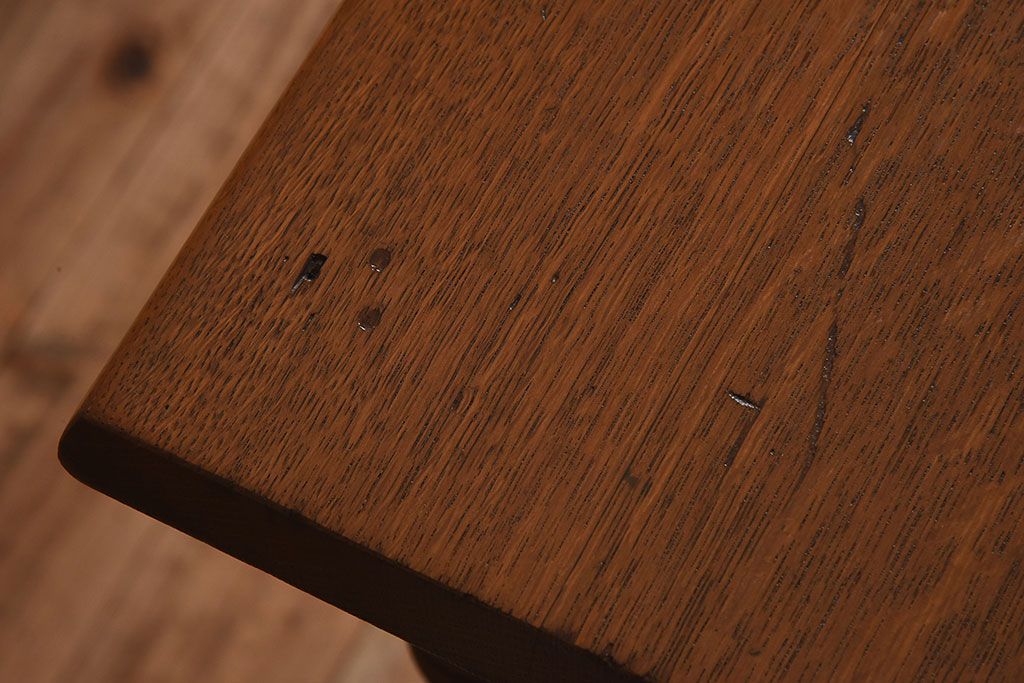 アンティーク家具　フランスアンティーク　オーク材!シンプルなデザインのカフェテーブル