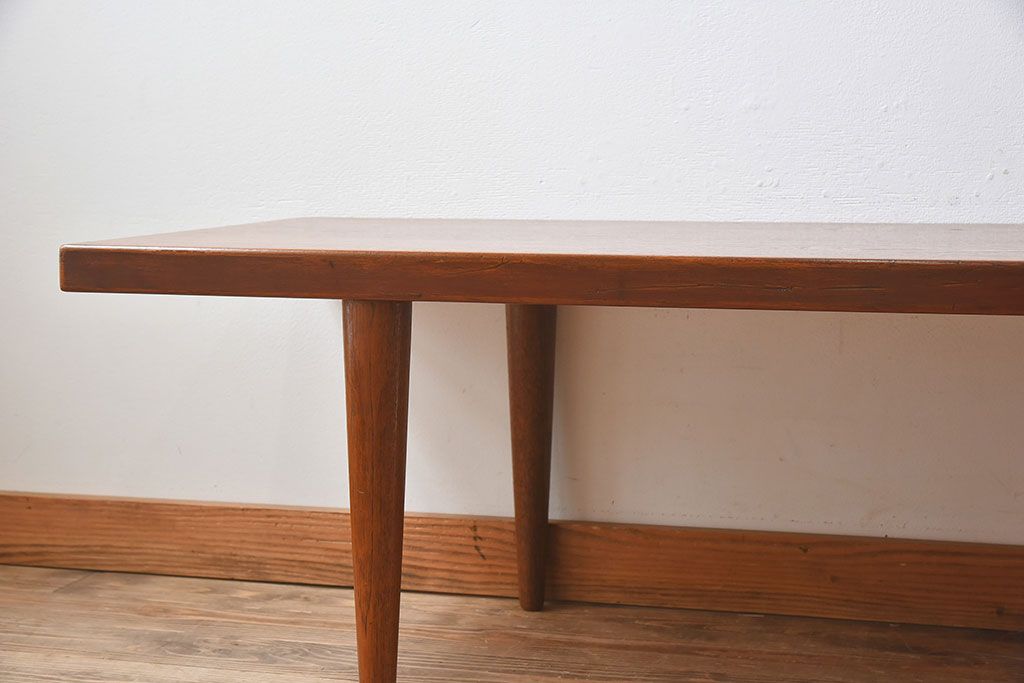 ヴィンテージ家具　北欧ビンテージ　デンマーク製　チーク材のシンプルなコーヒーテーブル
