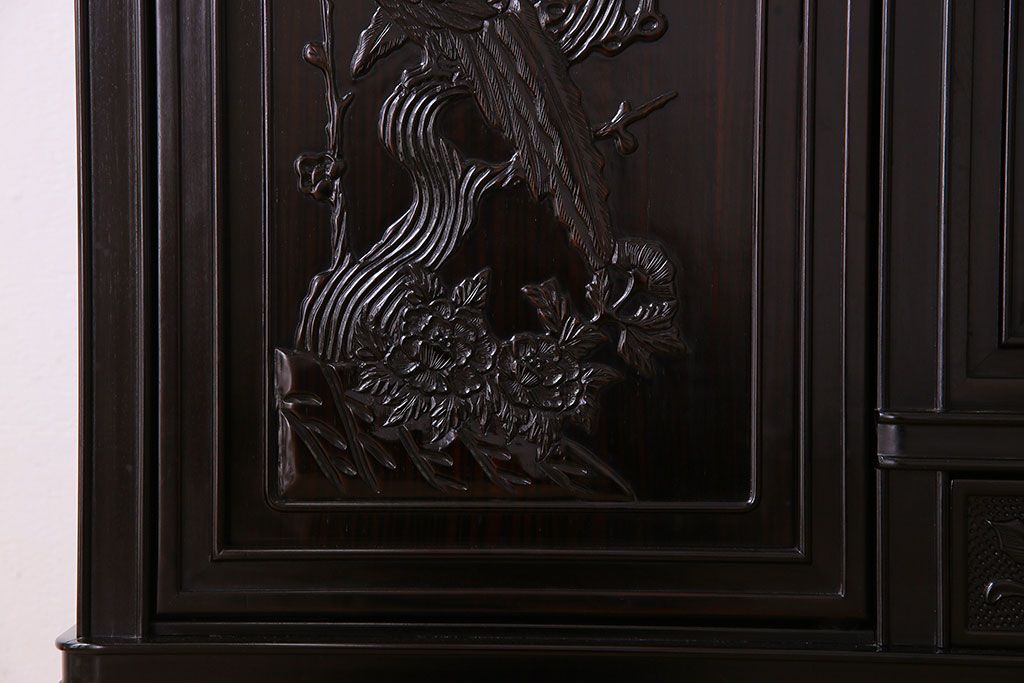 中古　民芸家具　黒檀材(唐木)製　高級品!彫刻が素晴らしいサイドボード(キャビネット、飾り棚)(定価約220万円)