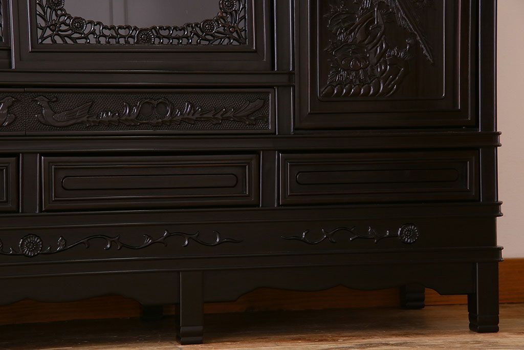中古　民芸家具　黒檀材(唐木)製　高級品!彫刻が素晴らしいサイドボード(キャビネット、飾り棚)(定価約220万円)