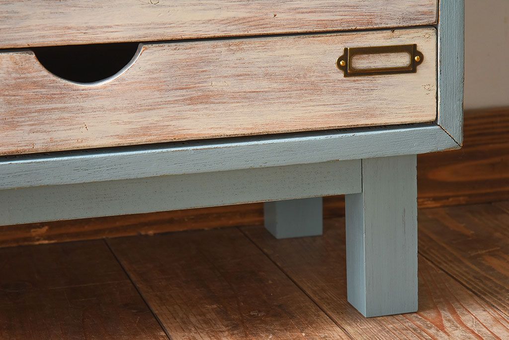 ヴィンテージ家具　ネームプレート付き!　イギリスビンテージ　古い木製の脚付きドロワー(引き出し)