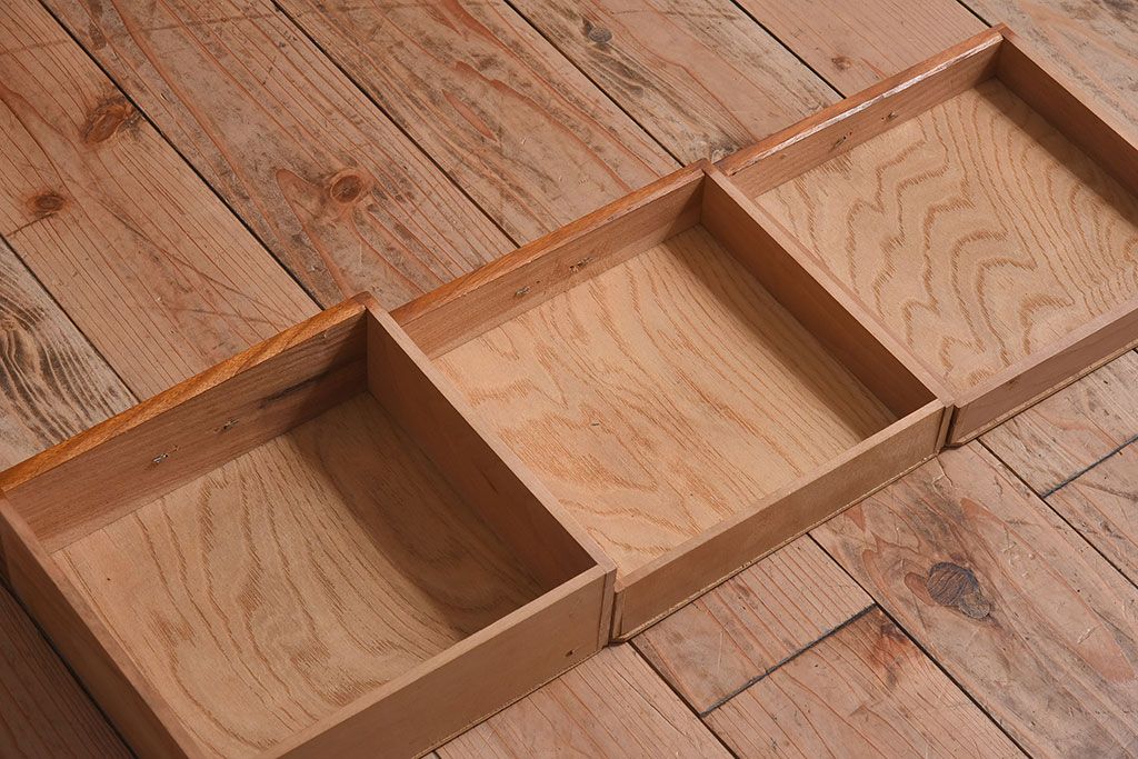レトロ家具　昭和レトロ　観音扉付き!小さなアンティーク小引き出し