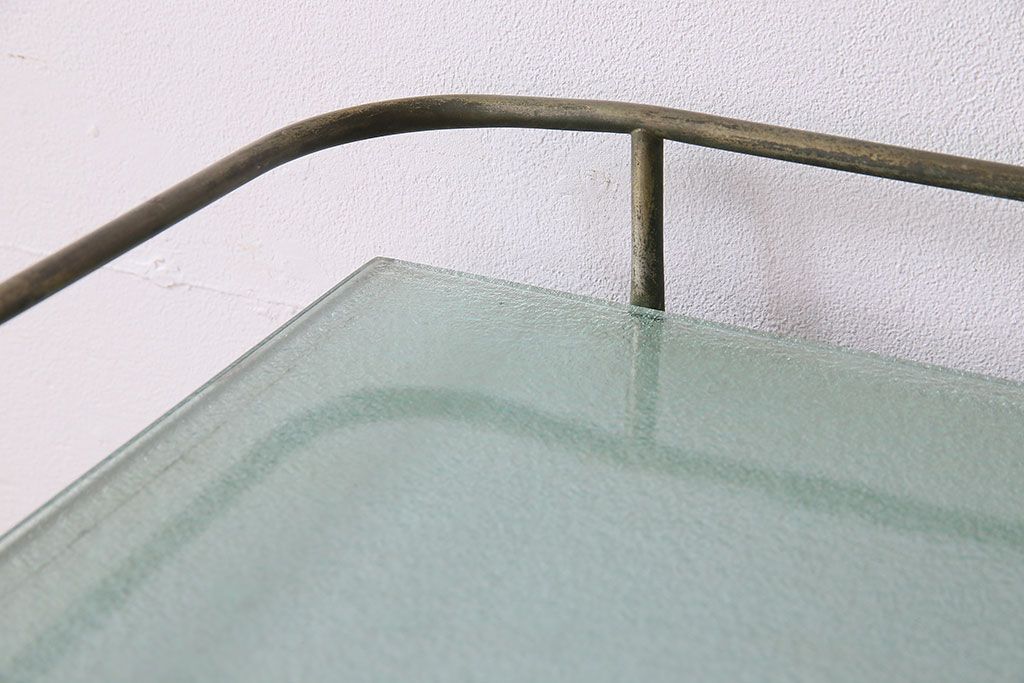 レトロ家具　アンティークペイント　デザインガラスが美しいレトロなデンタルキャビネット