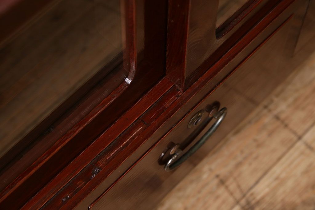 アンティーク家具　和モダン　鉄脚付き!クリアガラス引き戸の漆がきれいな箪笥ローボード