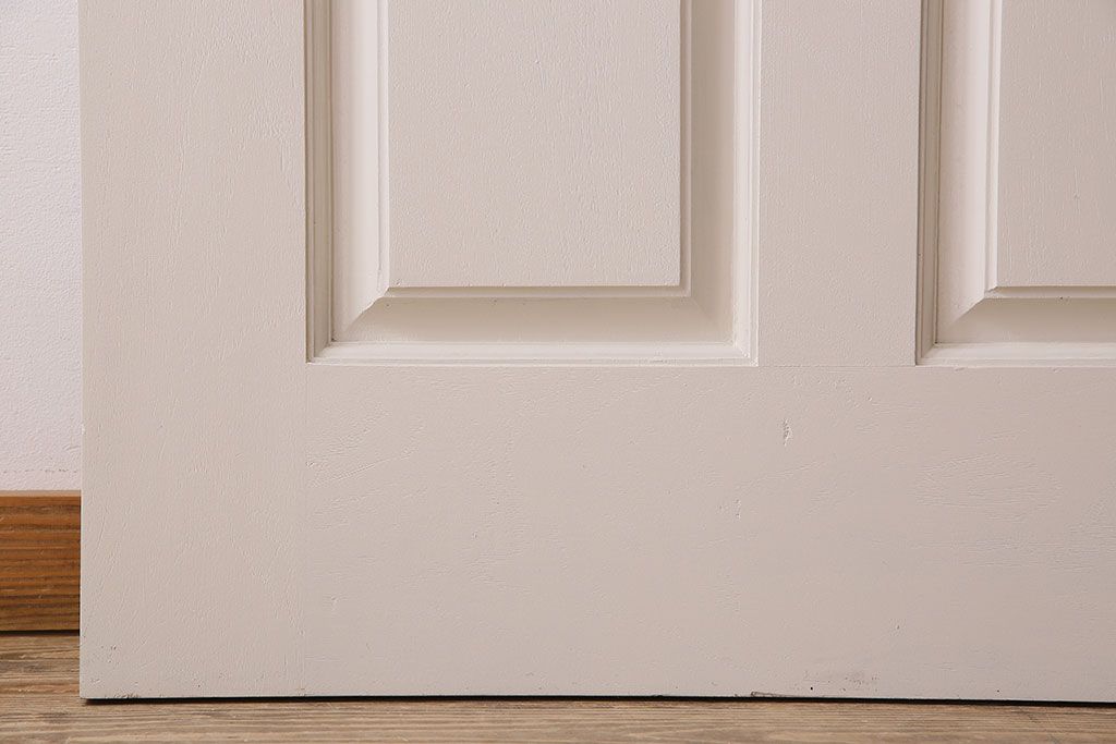 ビンテージ 花梨無垢材　珍しいデザインがお洒落なアンティークホワイトのペイント親子ドア(扉、カリン)