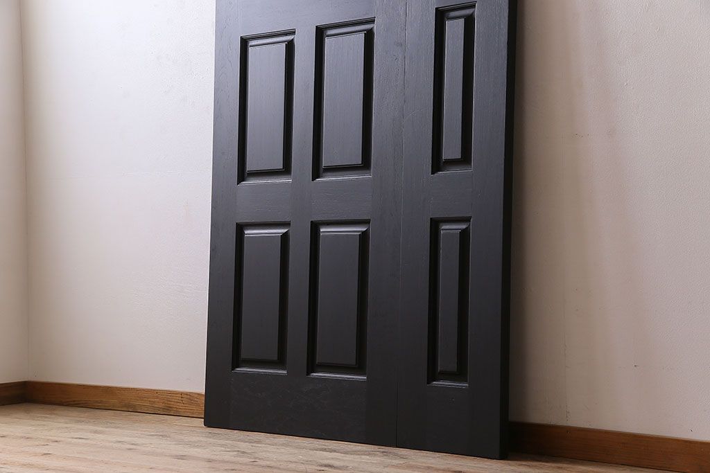 ビンテージ 花梨無垢材　珍しいデザインでシックなブラックペイントの親子ドア(扉、カリン)(1)