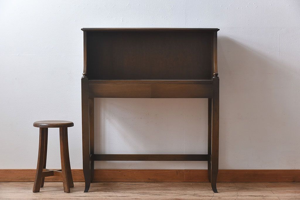 ビンテージ　神戸家具　ナラ材製　こっくりとしたフォルムが上品なサイドテーブル(作業台)