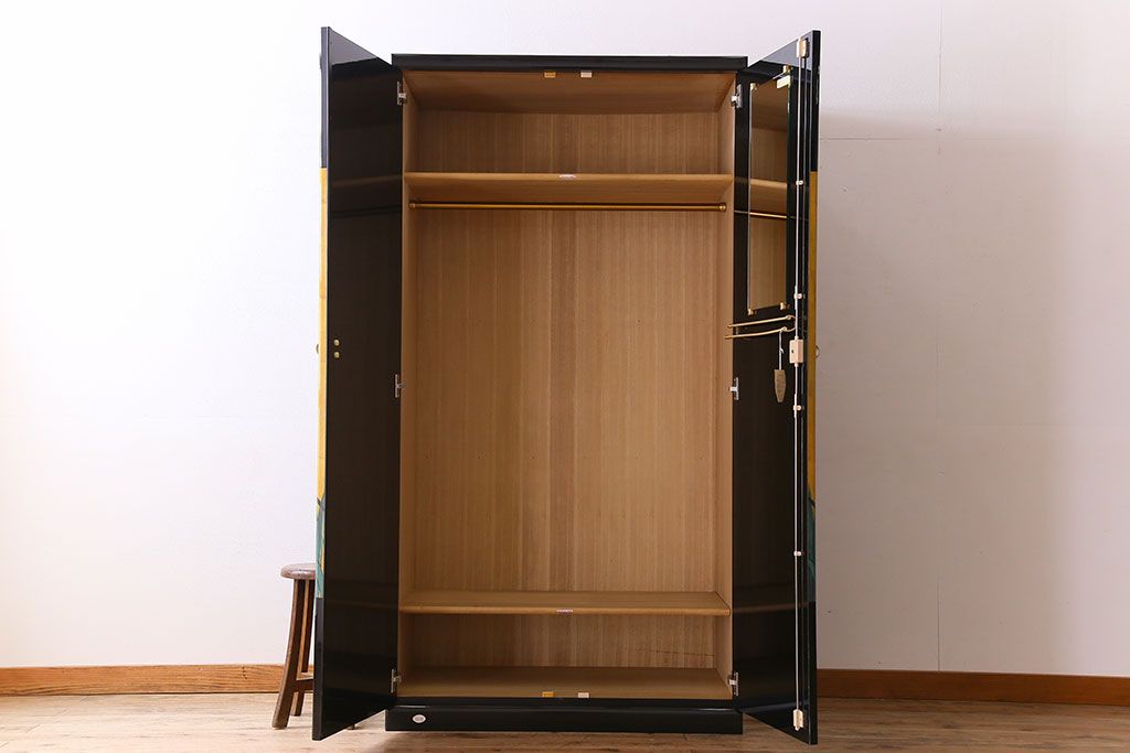 中古　尾形光琳　燕子花図(左隻)　上品な衣装箪笥(ワードローブ)(1)