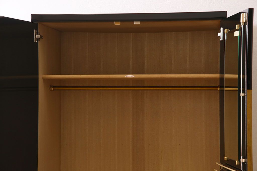 中古　尾形光琳　燕子花図(左隻)　上品な衣装箪笥(ワードローブ)(1)
