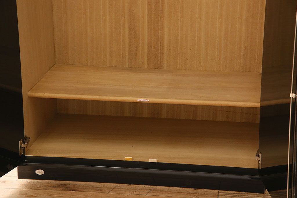 中古　尾形光琳　燕子花図(左隻)　上品な衣装箪笥(ワードローブ)(1)
