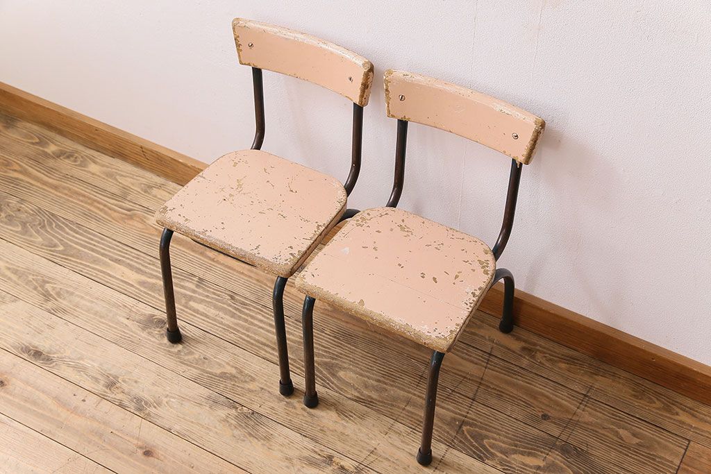 ヴィンテージ家具　イギリスビンテージ　ピンクペイント　鉄脚スクールチェア2脚セット(チャイルドチェア、キッズチェア、ダイニングチェア、板座チェア、ベビーチェア、こども椅子、子どもイス、ビンテージ、英国)(1)