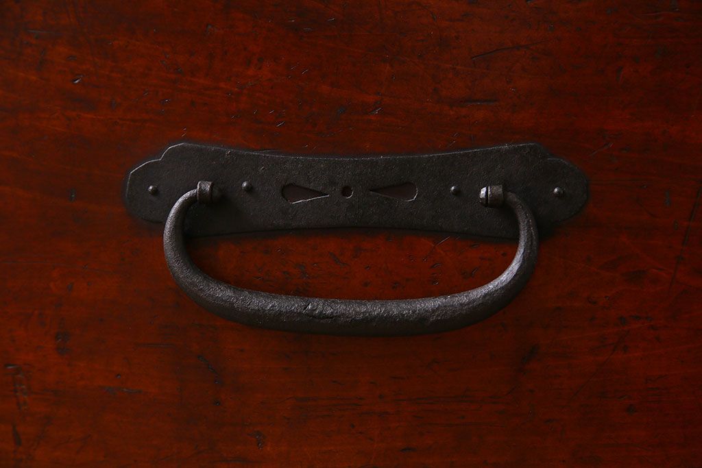 アンティーク家具　檜材天板　鉄脚付き　アンティークの衣装箪笥ローボード(時代箪笥)