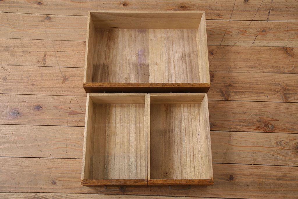 レトロ家具 昭和レトロ 古い桐材の小ぶりでシンプルな