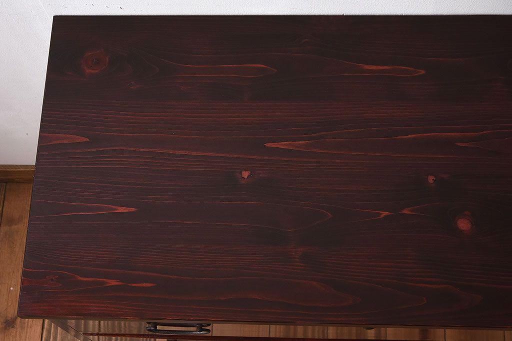 アンティーク家具　檜材天板　鉄脚付き時代箪笥ローボード　前面欅材　和製アンティーク