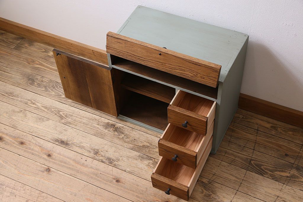 アンティーク家具　アンティークペイント　パタパタ収納棚付き!小ぶりな収納棚