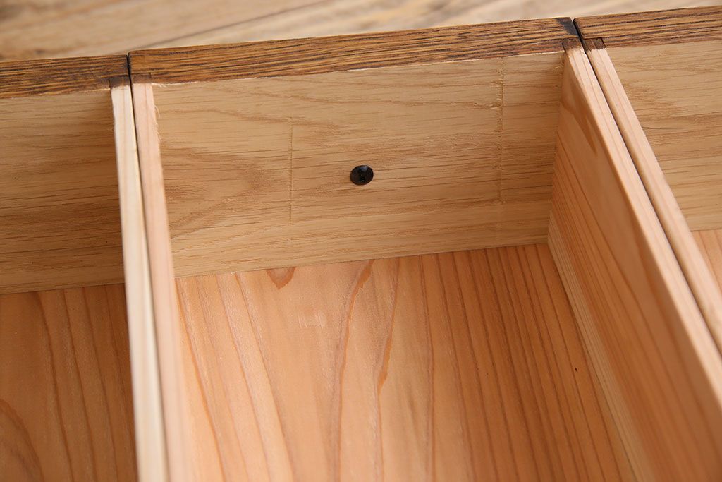 アンティーク家具　アンティークペイント　パタパタ収納棚付き!小ぶりな収納棚