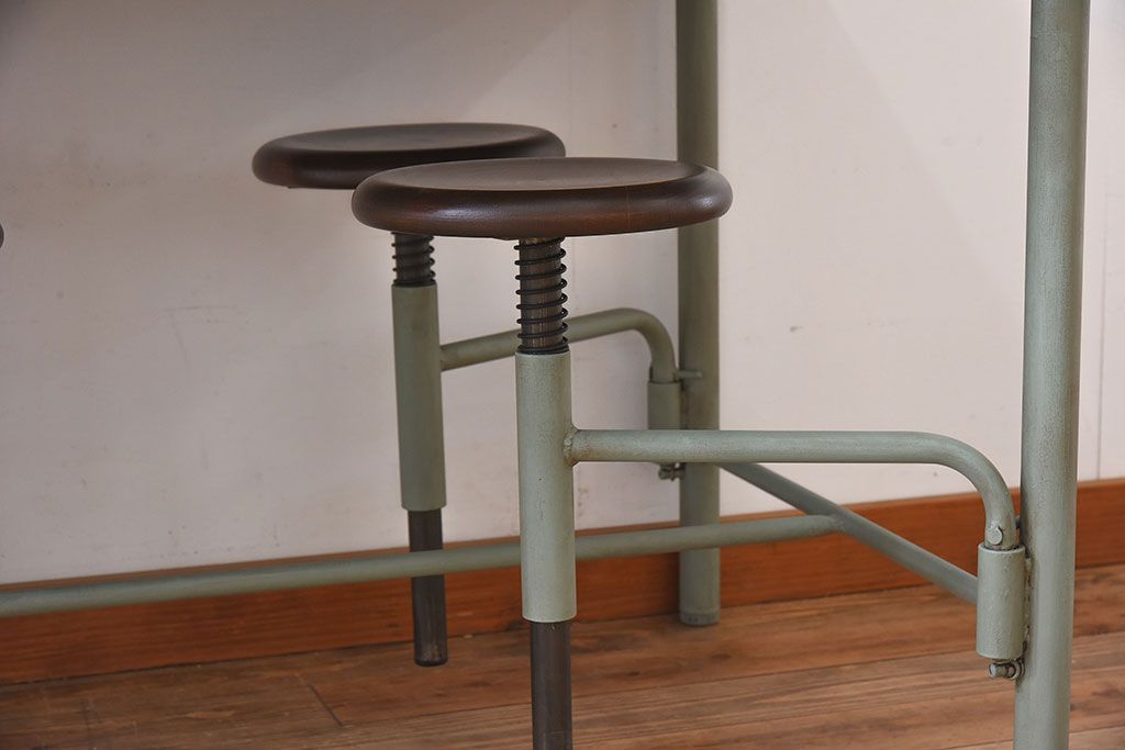 ラフジュ工房オリジナル　6脚格納スツール付きの作業台(テーブル・机)
