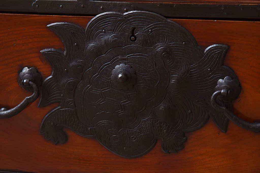 アンティーク家具　珍しい逸品　前面欅材の変わり型アンティーク仙台箪笥(帳場箪笥)