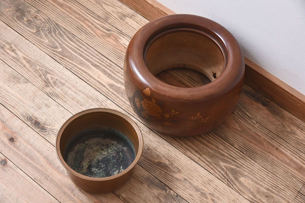 アンティーク雑貨 古民具・骨董 栃の木 木製 蒔絵が美しい刳り