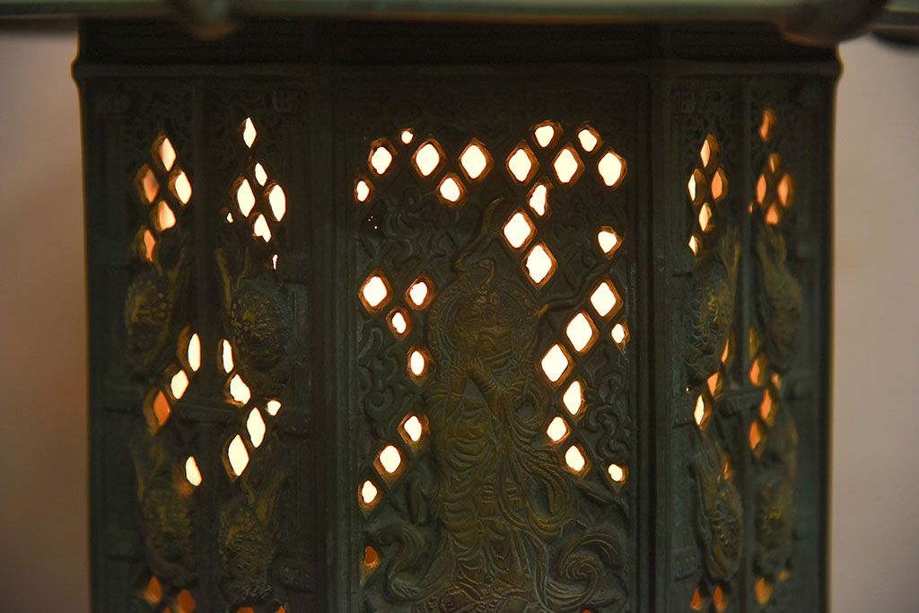 中古　民芸家具　趣のあるデザインの灯籠照明(外灯・デスクスタンド)