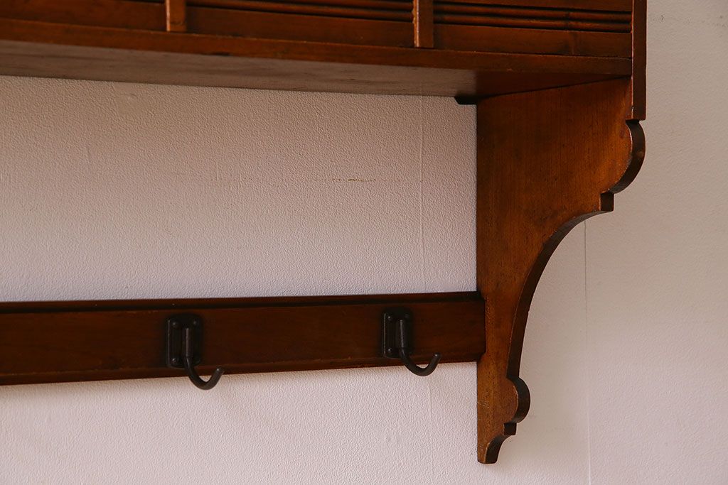 アンティーク家具　イギリスアンティーク　6杯引き出しのおしゃれな壁掛けシェルフ(ウォールラック)