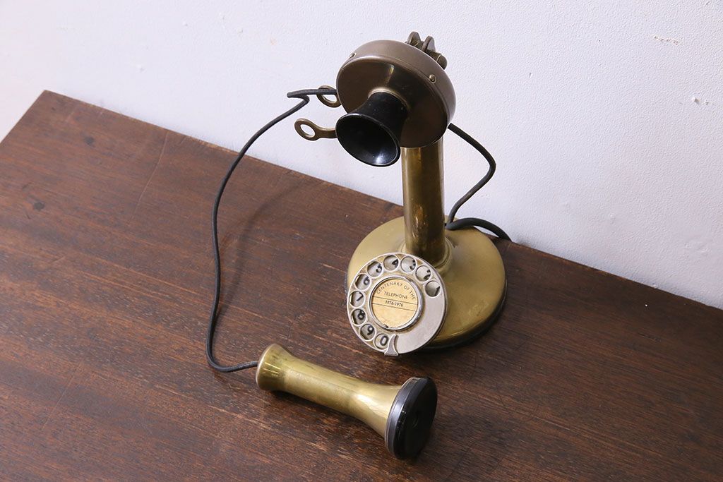 アンティーク雑貨　イギリスアンティーク　真鍮　クラシカルなデザインのダイヤル式電話(Candlestick Brass Telephone)