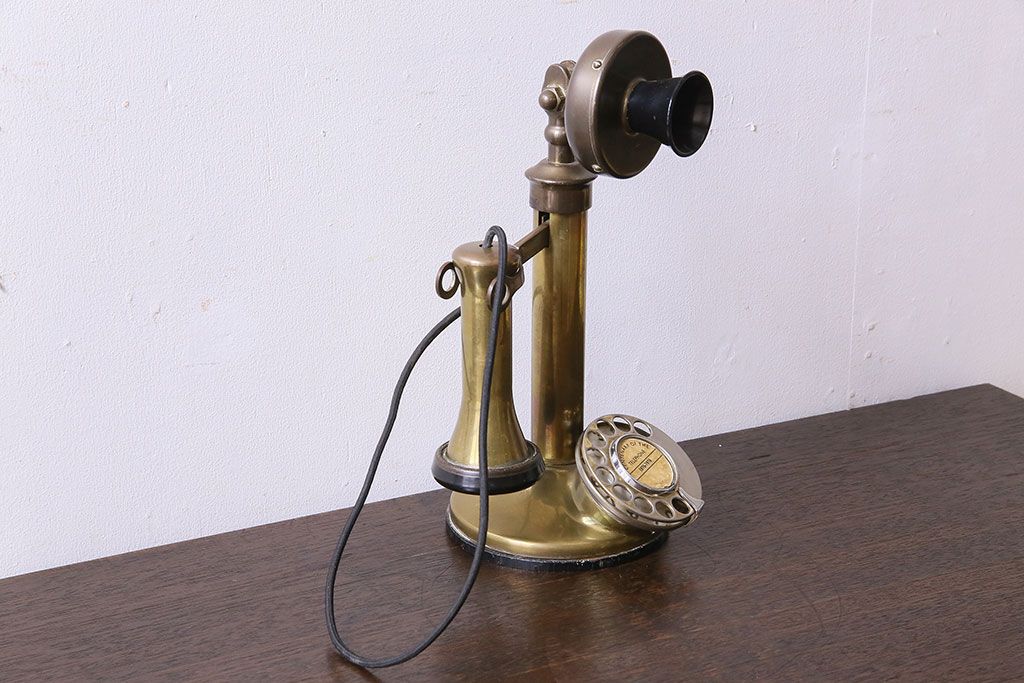 アンティーク雑貨　イギリスアンティーク　真鍮　クラシカルなデザインのダイヤル式電話(Candlestick Brass Telephone)