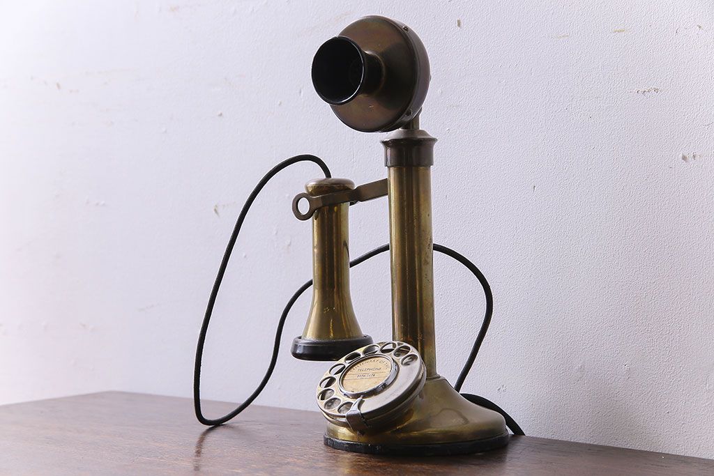 アンティーク雑貨　イギリスアンティーク　真鍮　クラシカルなデザインのダイヤル式電話(Candlestick Brass Telephone)