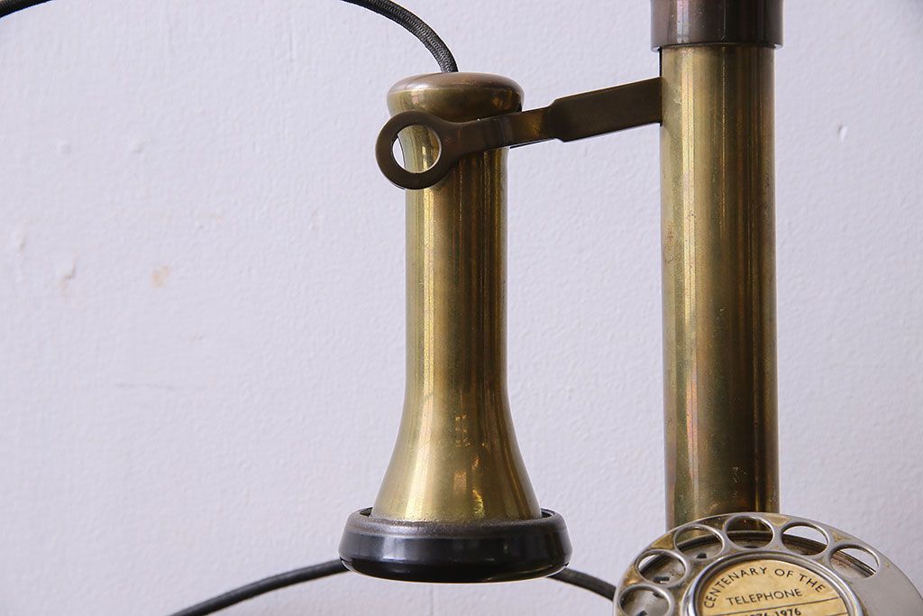 アンティーク雑貨　イギリスアンティーク　真鍮　クラシカルなデザインのダイヤル式電話(Candlestick Brass Telephone)