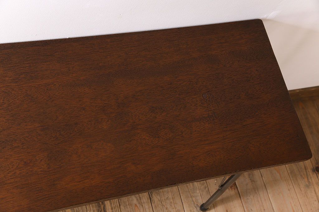 アンティーク家具　和製アンティーク　ラワン材製　天板一枚板のシンプルな鉄脚テーブル(2)