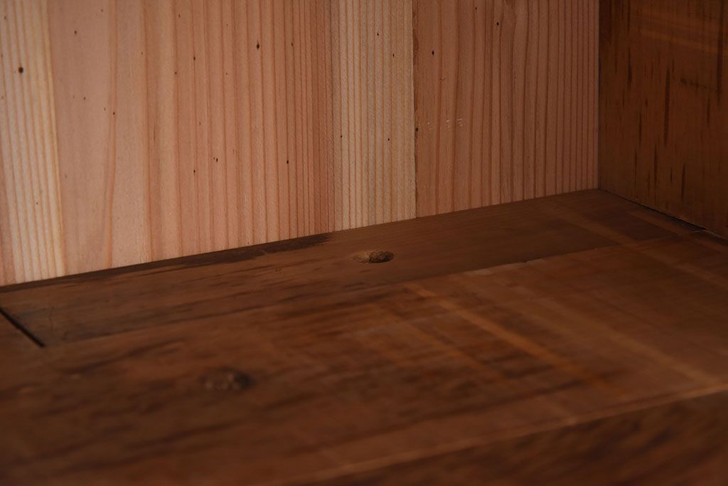 アンティーク家具　明治期　檜材天板　重厚な金具の時代箪笥ローボード(衣装箪笥)